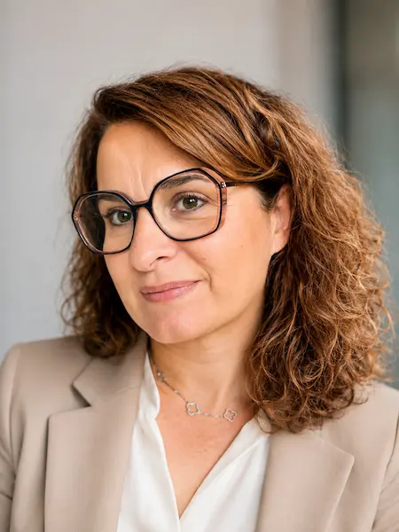 Porträt von Isabelle Sandré, Leiterin der gewerblichen Risikoprüfung